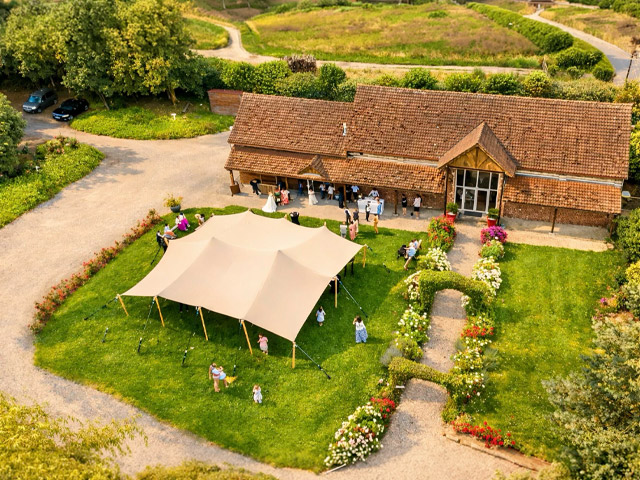 Vue du ciel, La grange des Triplés